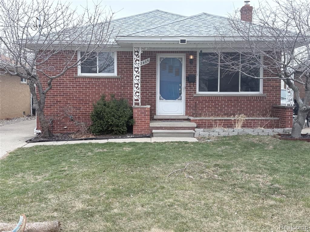 22435 Lange Street, Saint Clair Shores, MI 48080