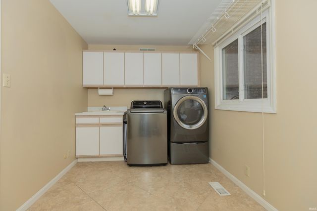 7716 Huckleberry Lane, Evansville, IN 47712