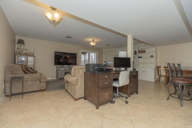 7716 Huckleberry Lane, Evansville, IN 47712