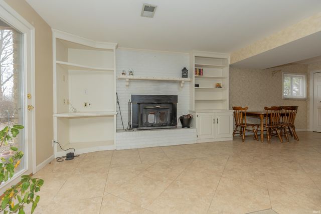 7716 Huckleberry Lane, Evansville, IN 47712