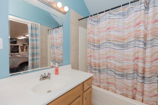 7716 Huckleberry Lane, Evansville, IN 47712