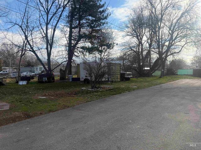 215 E 39th St, Garden City, ID 83714