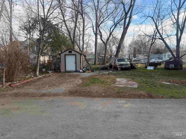 215 E 39th St, Garden City, ID 83714