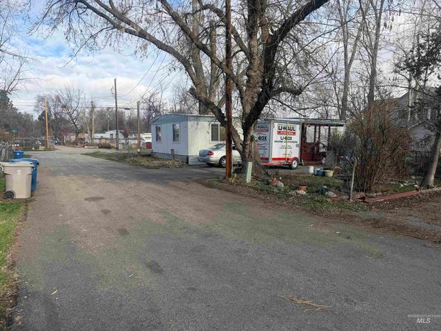 215 E 39th St, Garden City, ID 83714