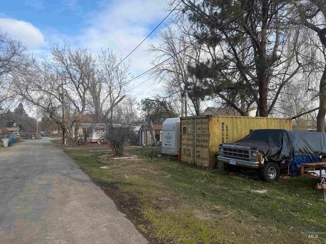 215 E 39th St, Garden City, ID 83714