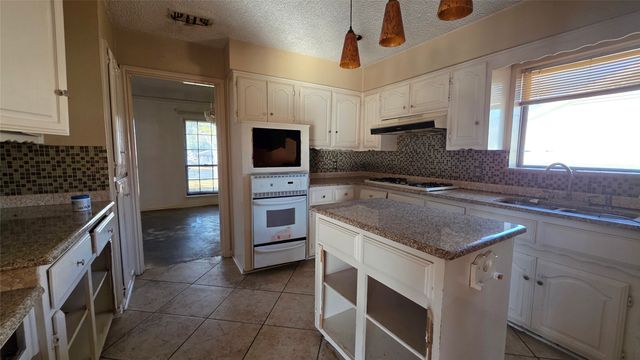 604 The Meadows Parkway, Desoto, TX 75115