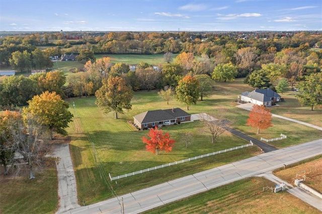 30911 E pink hill Road, Grain Valley, MO 64029