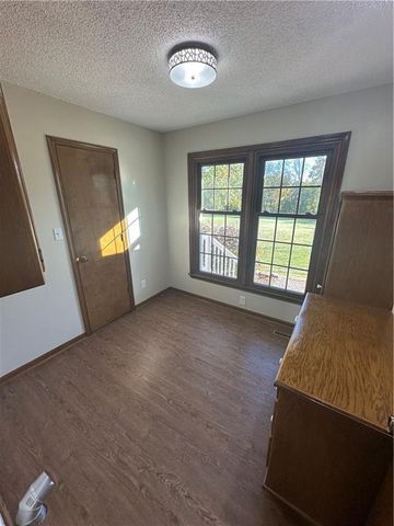 30911 E pink hill Road, Grain Valley, MO 64029