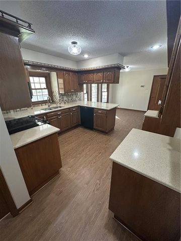 30911 E pink hill Road, Grain Valley, MO 64029