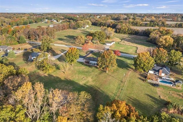 30911 E pink hill Road, Grain Valley, MO 64029