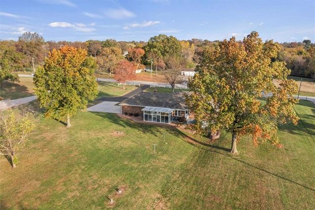 30911 E pink hill Road, Grain Valley, MO 64029