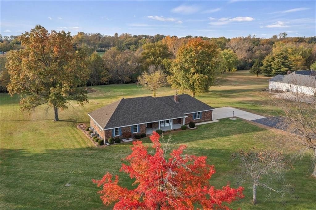 30911 E pink hill Road, Grain Valley, MO 64029