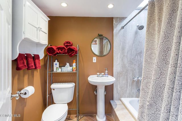 1052 Hacienda Drive A, Simi Valley, CA 93065