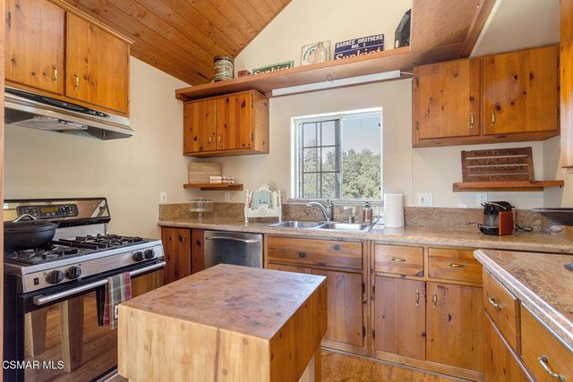 1052 Hacienda Drive A, Simi Valley, CA 93065
