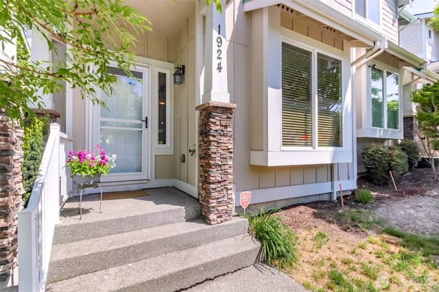1924 S 240th Street, Des Moines, WA 98198