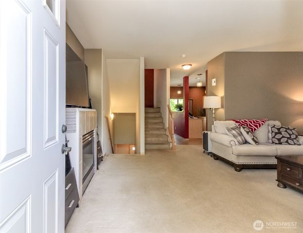 1924 S 240th Street, Des Moines, WA 98198