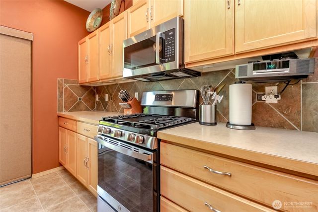 1924 S 240th Street, Des Moines, WA 98198