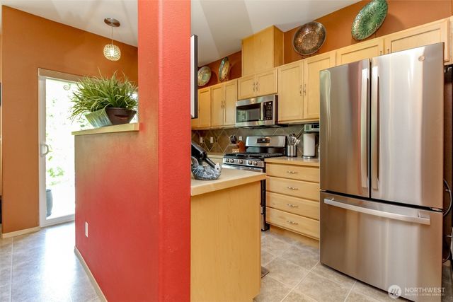 1924 S 240th Street, Des Moines, WA 98198