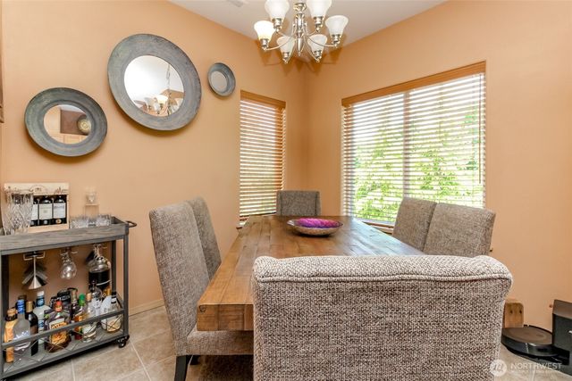 1924 S 240th Street, Des Moines, WA 98198