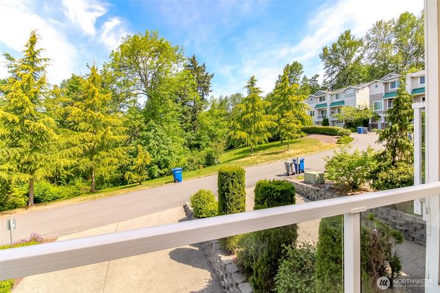 1924 S 240th Street, Des Moines, WA 98198