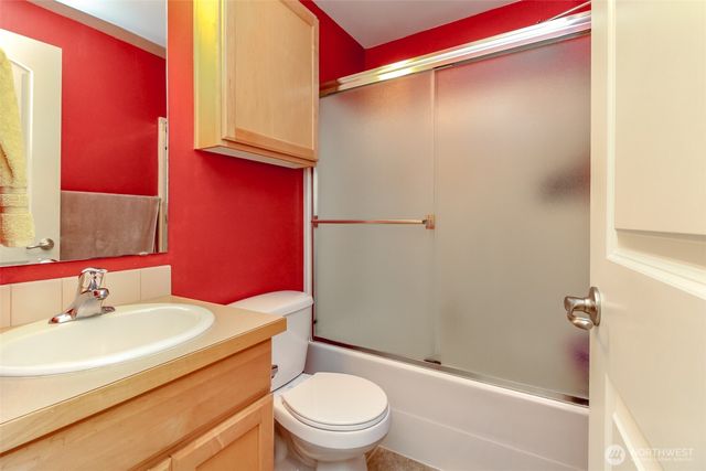 1924 S 240th Street, Des Moines, WA 98198