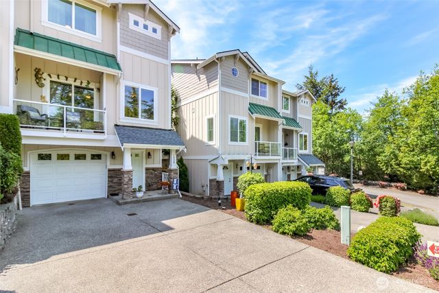 1924 S 240th Street, Des Moines, WA 98198