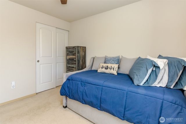 1924 S 240th Street, Des Moines, WA 98198