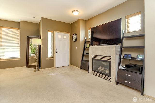 1924 S 240th Street, Des Moines, WA 98198