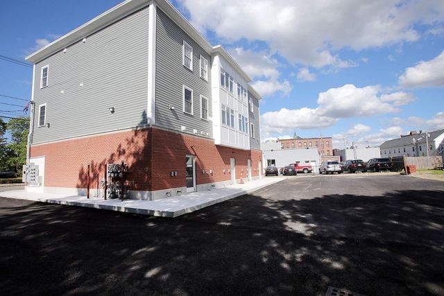 30 Temple 201, Whitman, MA 02382