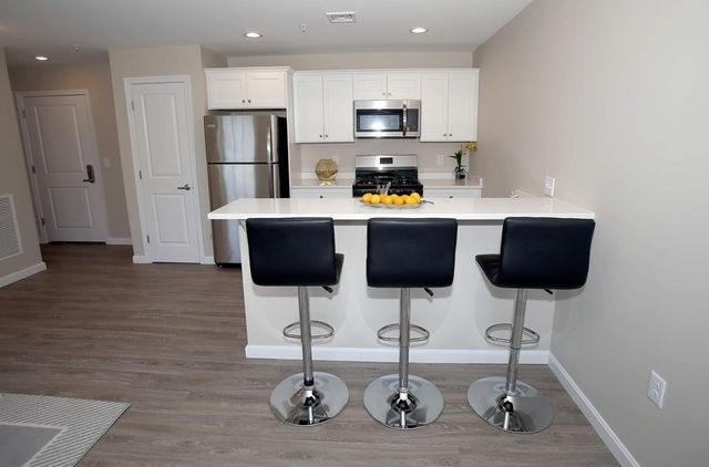 30 Temple 201, Whitman, MA 02382