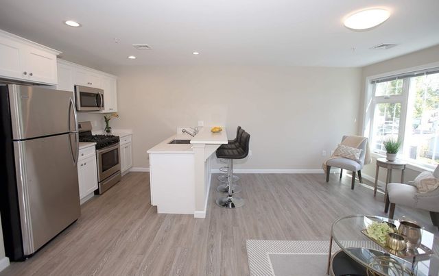 30 Temple 201, Whitman, MA 02382