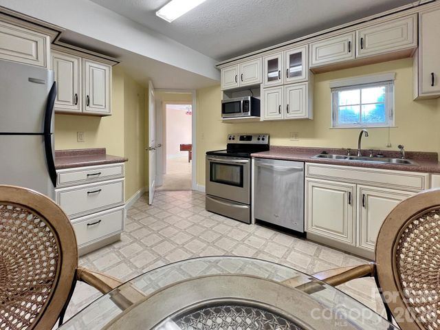 41 Little Fox Lane, Fletcher, NC 28732