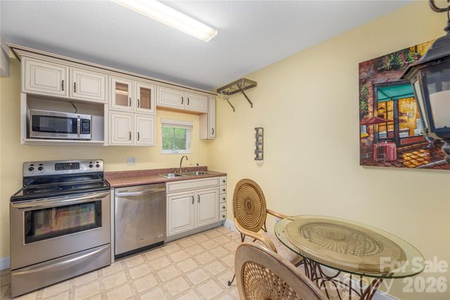 41 Little Fox Lane, Fletcher, NC 28732