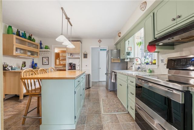39 West Wrentham Road, Cumberland, RI 02864