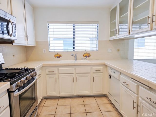 6121 Shoup Avenue 10, Woodland Hills, CA 91367
