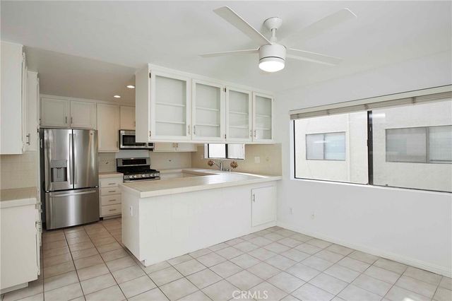 6121 Shoup Avenue 10, Woodland Hills, CA 91367