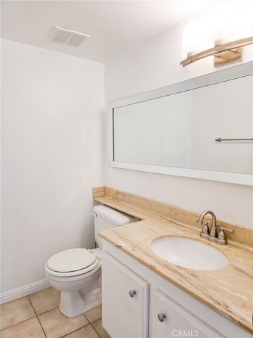 6121 Shoup Avenue 10, Woodland Hills, CA 91367
