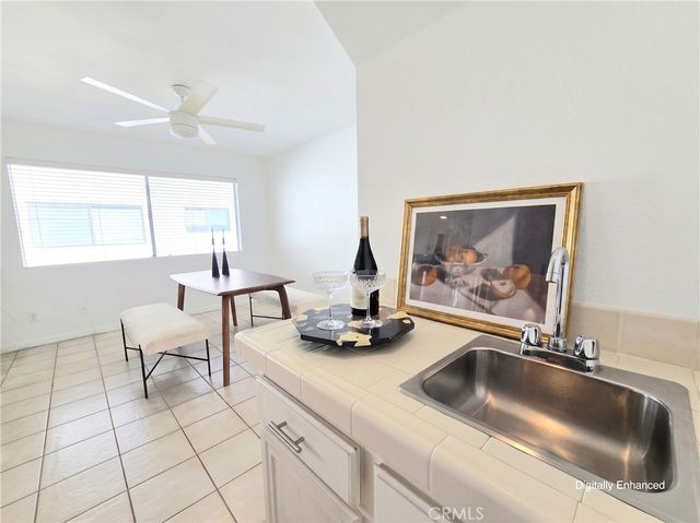 6121 Shoup Avenue 10, Woodland Hills, CA 91367