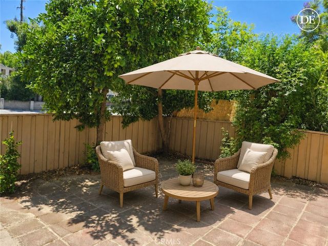 6121 Shoup Avenue 10, Woodland Hills, CA 91367