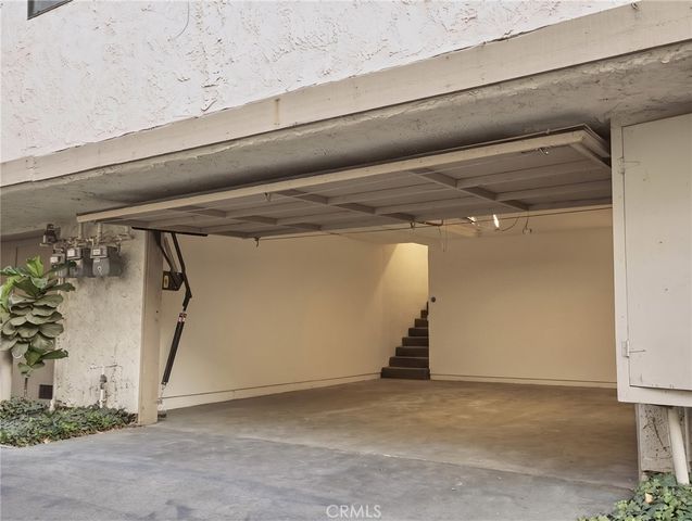 6121 Shoup Avenue 10, Woodland Hills, CA 91367