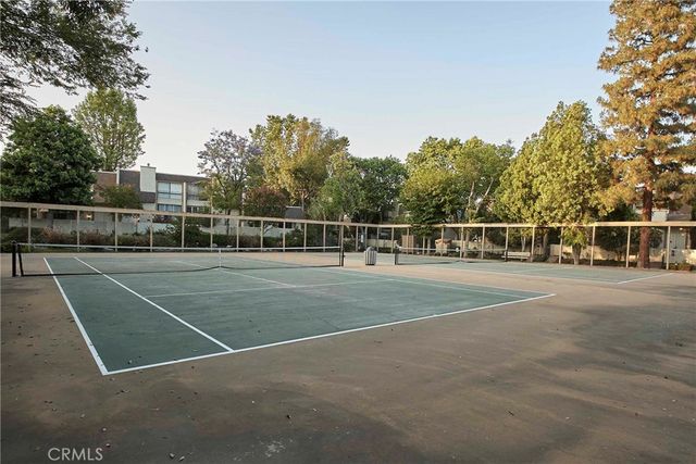 6121 Shoup Avenue 10, Woodland Hills, CA 91367