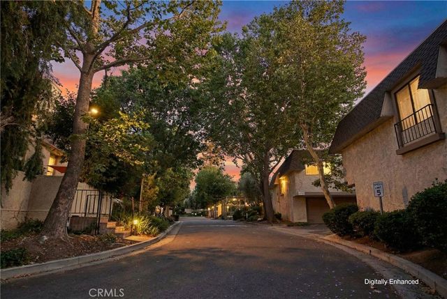6121 Shoup Avenue 10, Woodland Hills, CA 91367