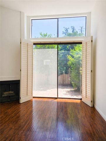 6121 Shoup Avenue 10, Woodland Hills, CA 91367