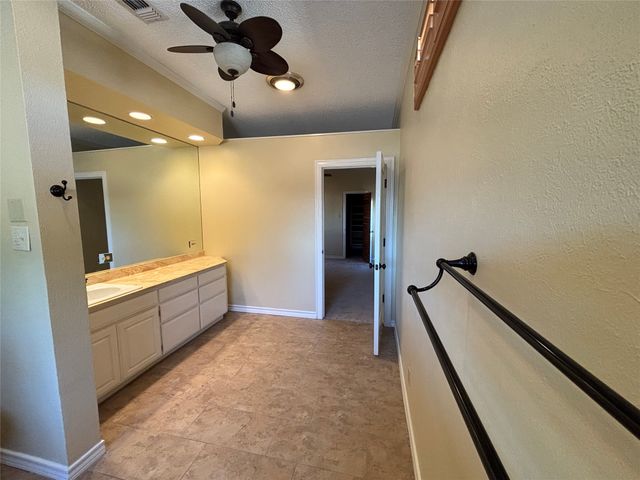 4702 Ranch View Road, Fort Worth, TX 76109