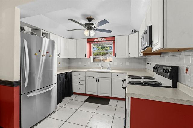 219 39TH STREET E, Palmetto, FL 34221