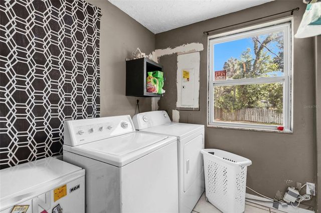 219 39TH STREET E, Palmetto, FL 34221