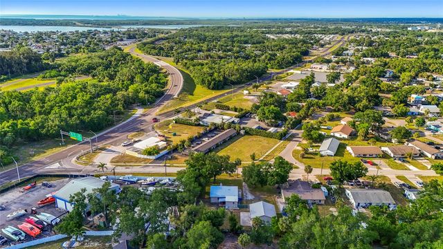 219 39TH STREET E, Palmetto, FL 34221