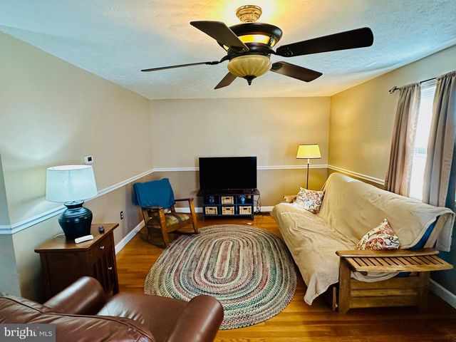 15 W BIRCH LN, Romney, WV 26757