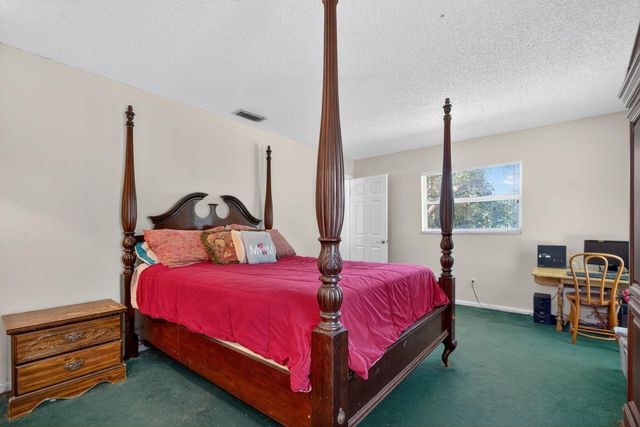 8011 45th Way N, Palm Beach Gardens, FL 33418