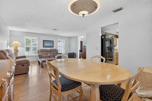 8011 45th Way N, Palm Beach Gardens, FL 33418
